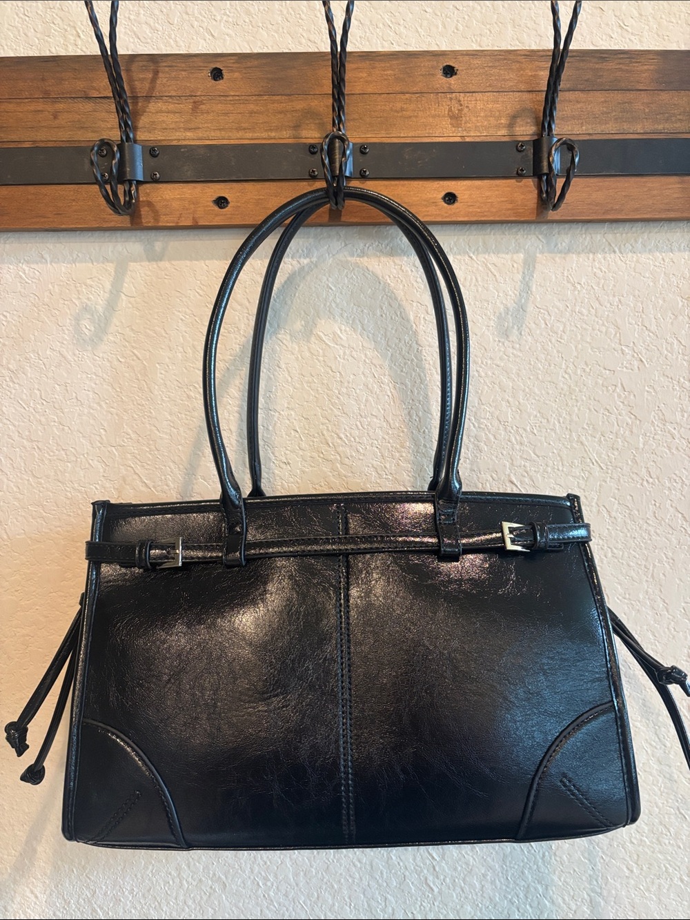 Classic Black Leather Tote Handbag - Unbranded